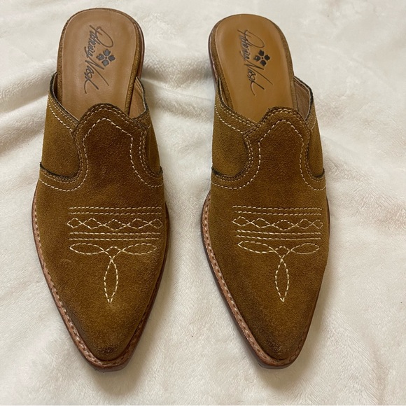 Patricia Nash /  Batista / Women's Mules / Tan Suede / Western / Sz 8 brand new! - Picture 4 of 6
